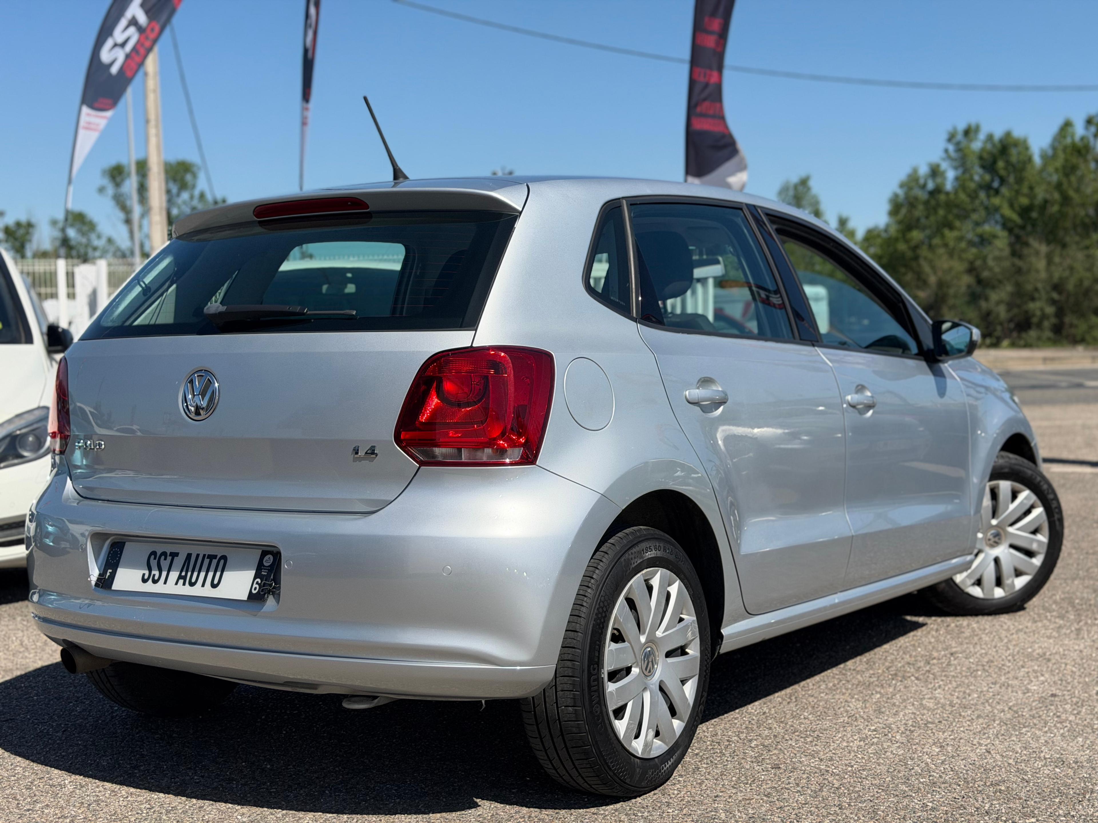 VOLKSWAGEN POLO