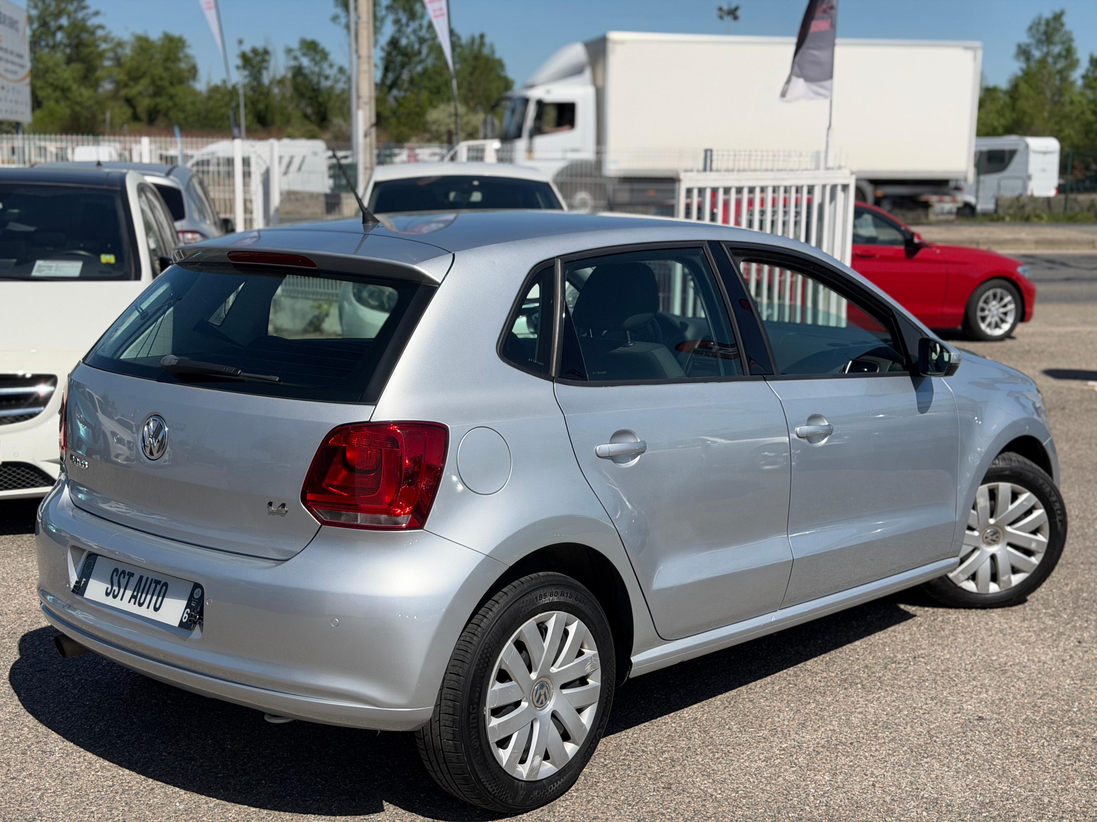VOLKSWAGEN POLO