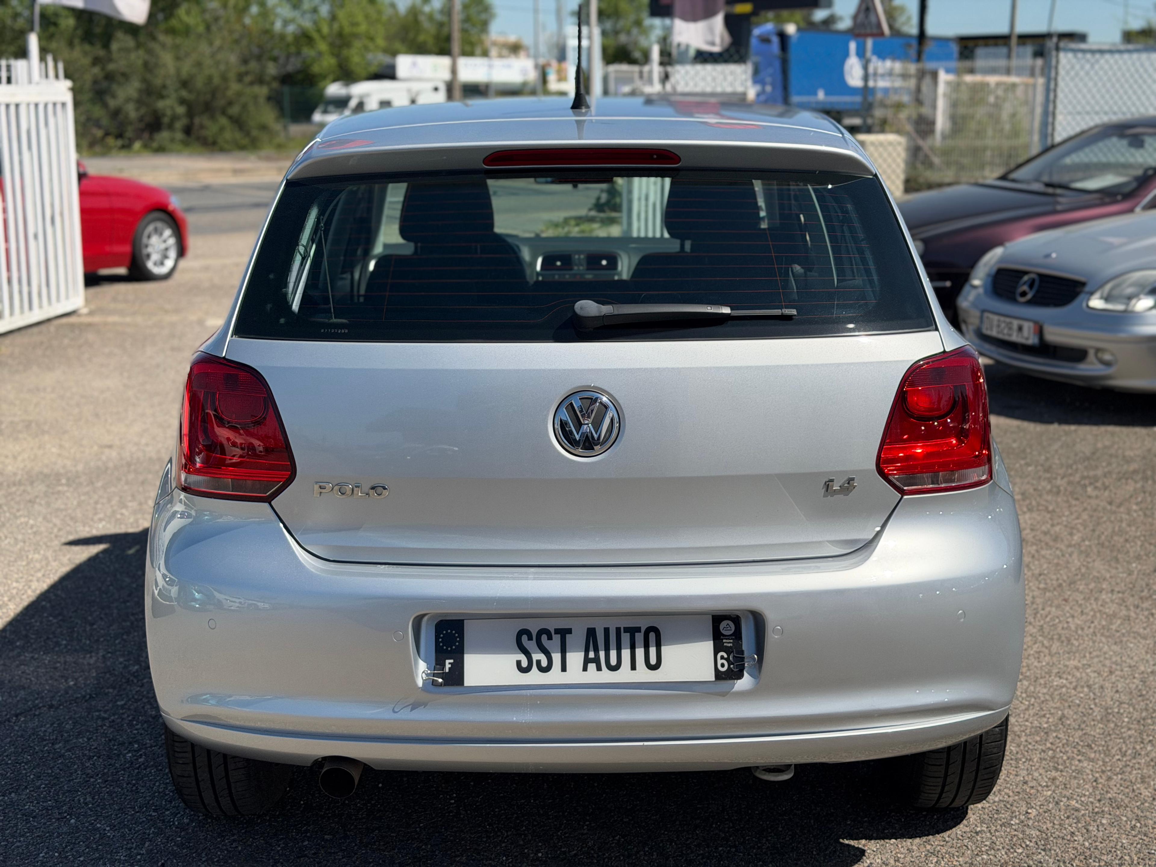 VOLKSWAGEN POLO