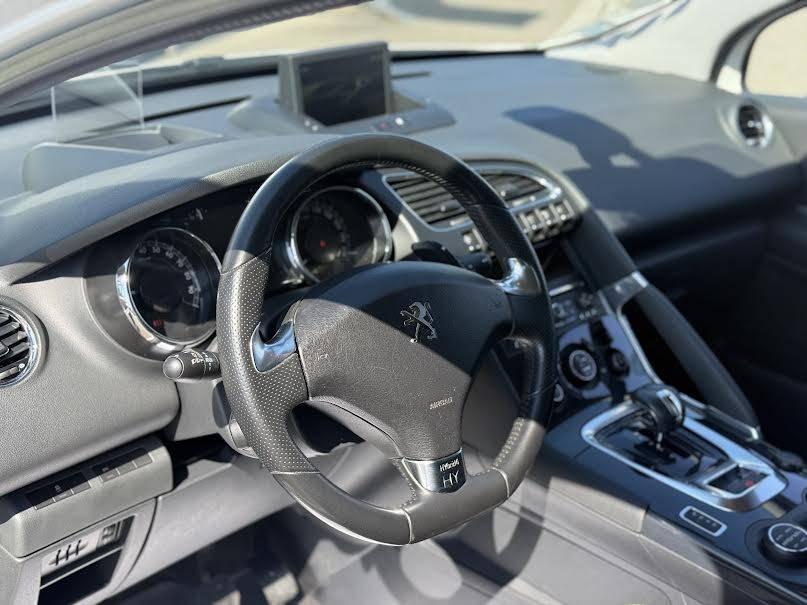 PEUGEOT 3008 HYBRID4