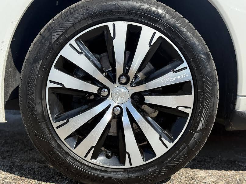 PEUGEOT 3008 HYBRID4