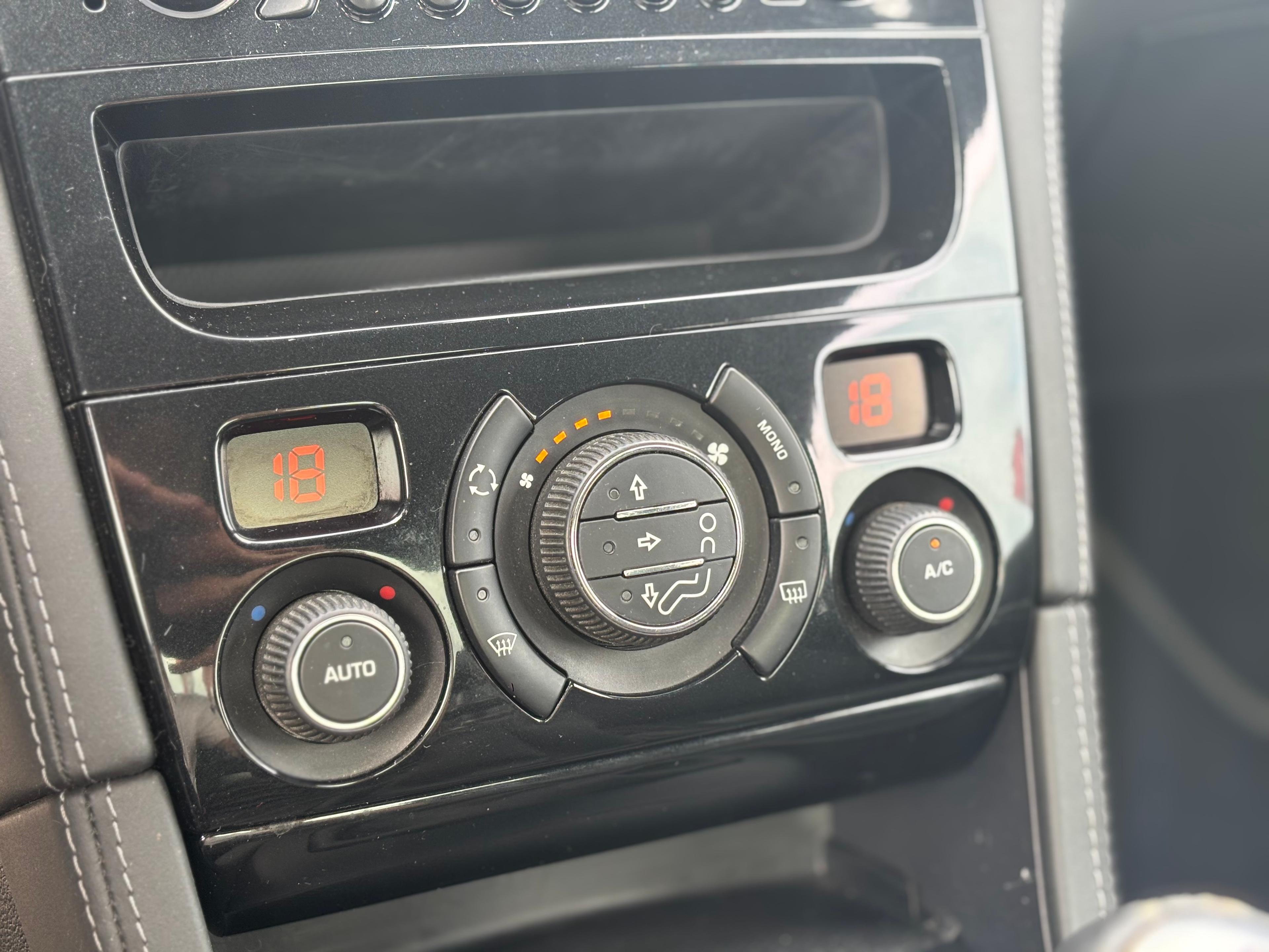 PEUGEOT RCZ